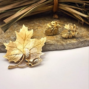 50&#39;s Lisner Brooch & Earrings Jewelry Set Gold Tone Leaf Floral Screw Back Clip-On Brooch Pinback Fashion Costume Jewelry Collectable Vtg
