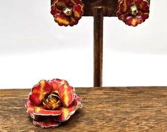 60er Emaille Blumen Ohrhänger Brosche Set goldfarbene Ohrclips Schmuckset Statement Modeschmuck Sammlerstück Vintage Nachlass