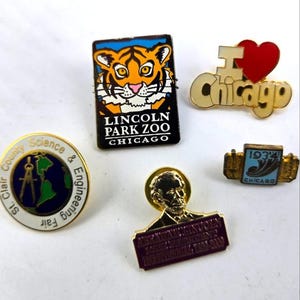 Lot of 5 Illinois Lapel Pins Abe Lincoln Chicago Gold Silver Tone Souvenir Metal Brooch Pinback Button Collectable Vintage Estate Jewelry