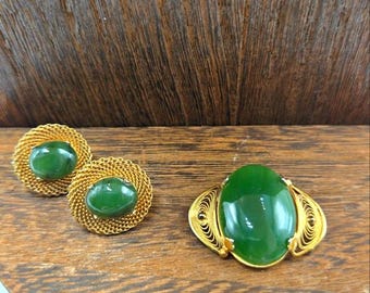 Jaren 60 ondertekende 12K gold filled jade oorbellen broche sieraden set ovale Demi Parure statement mode kostuum verzamelobject vintage landgoed