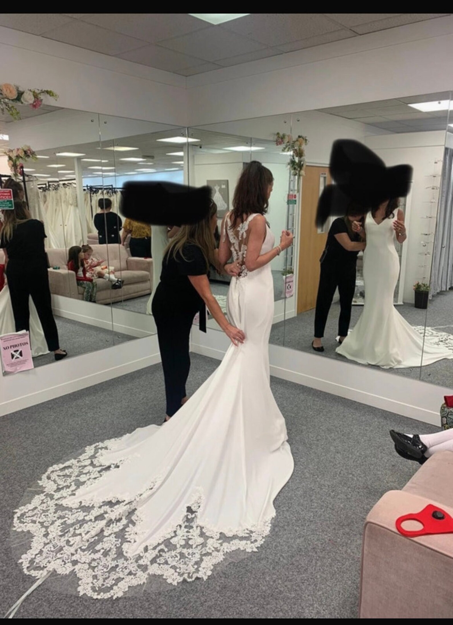 Bow-Front Lace-Embellished Trumpet/Mermaid Gown Ivory