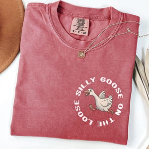 Silly Goose Shirt, Retro Silly Goose Shirt, Silly Goose on the Loose Shirt, Funny Goose Shirt, Silly Goose Tee, Funny Meme Shirt,Funny Shirt