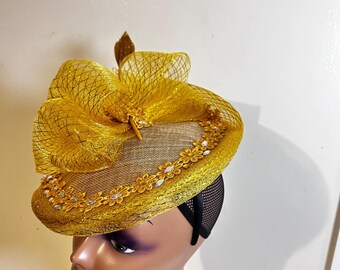 Fascinator/ mini hat