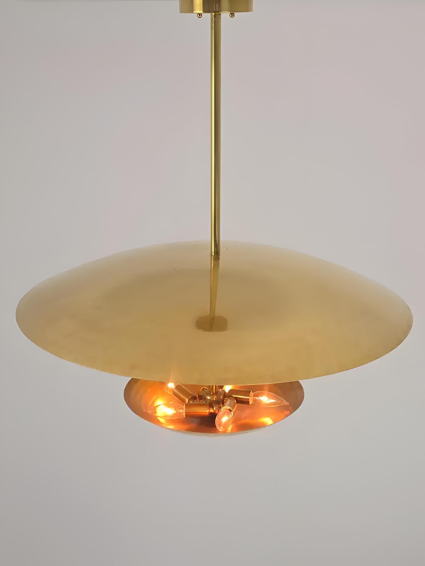 イタリア製ミッドセンチュリーの真鍮製アンティーク ライト、モダンな