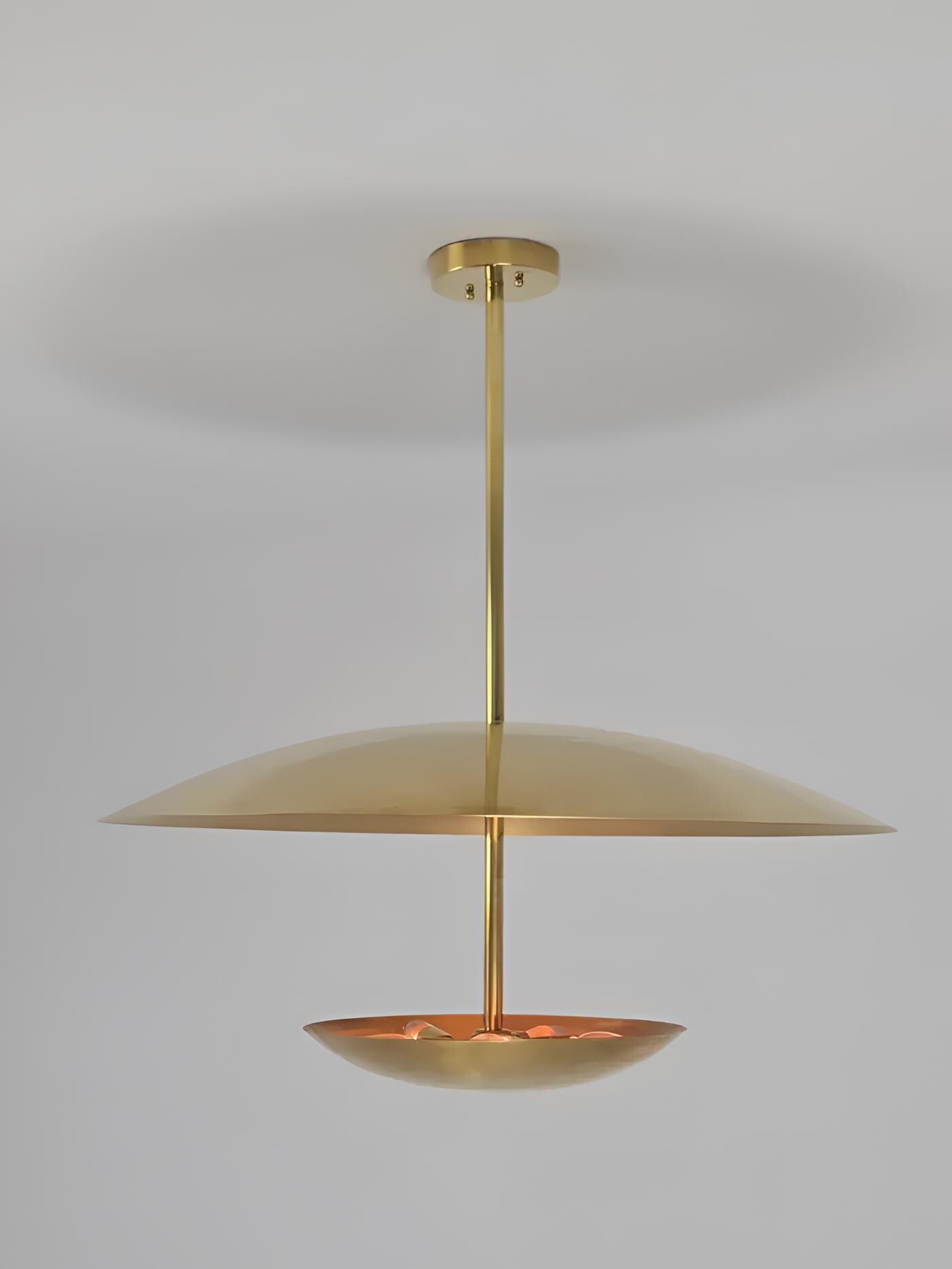 イタリア製ミッドセンチュリーの真鍮製アンティーク ライト、モダンな