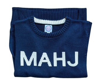 MAHJ gestrickter Blockbuchstaben-Pullover - perfektes Mahjong Liebhaber / Lehrer Geschenk dunkelblau und weiß großartig