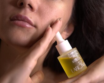 Siero anti-età per viso e décolleté: idratazione profonda, sollievo dai rossori