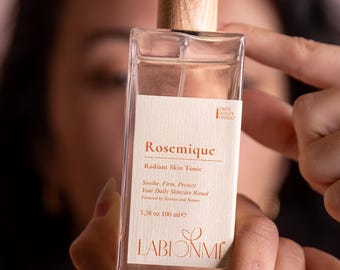 antiacne, rimuovere il rossore, spray per il viso, acqua di rose, miele fermentato, curativo