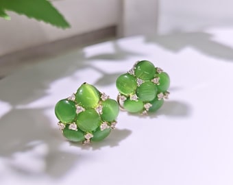 手作り925シルバーグリーンキャッツアイイヤリング、花柄 – ユニークなジュエリー
