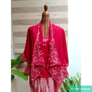 Look classic with an Encim kebaya and short-sleeved wide-collar camisole, Kebaya Dress, Kebaya Modern, Kebaya Encim