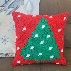 Christmas tree crochet pillow