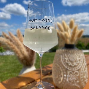 Mom / Work Wine Balance Glas, Leonardo Glas, Personalisiertes Geschenk, Weißwein , Rotwein , Wein Geschenkideen , Weihnachtsgeschenk, Mutter