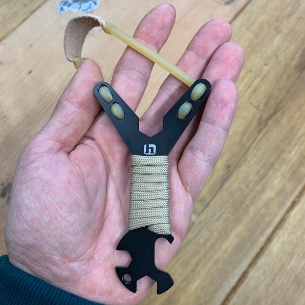 EDC Zwille - スリングショット - スリングショット - 毎日持ち運べるマルチツール、栓抜きとオープンエンド レンチ付き