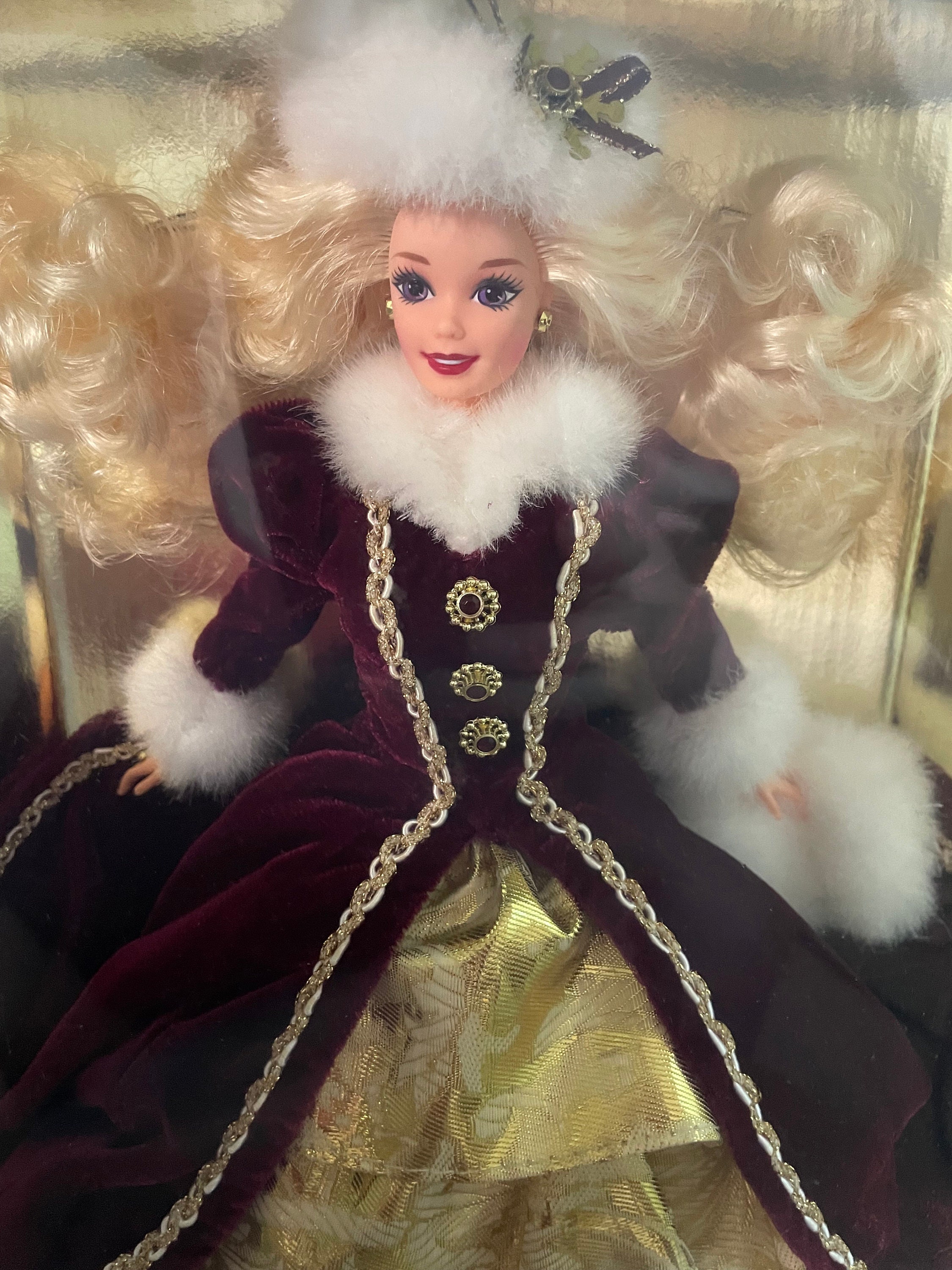 perfect-condition-happy-holidays-special-edition-barbie-1996-gold