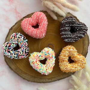Donut fridge magnet, heart donut, magnet, fake donut, heart-shaped fridge magnet