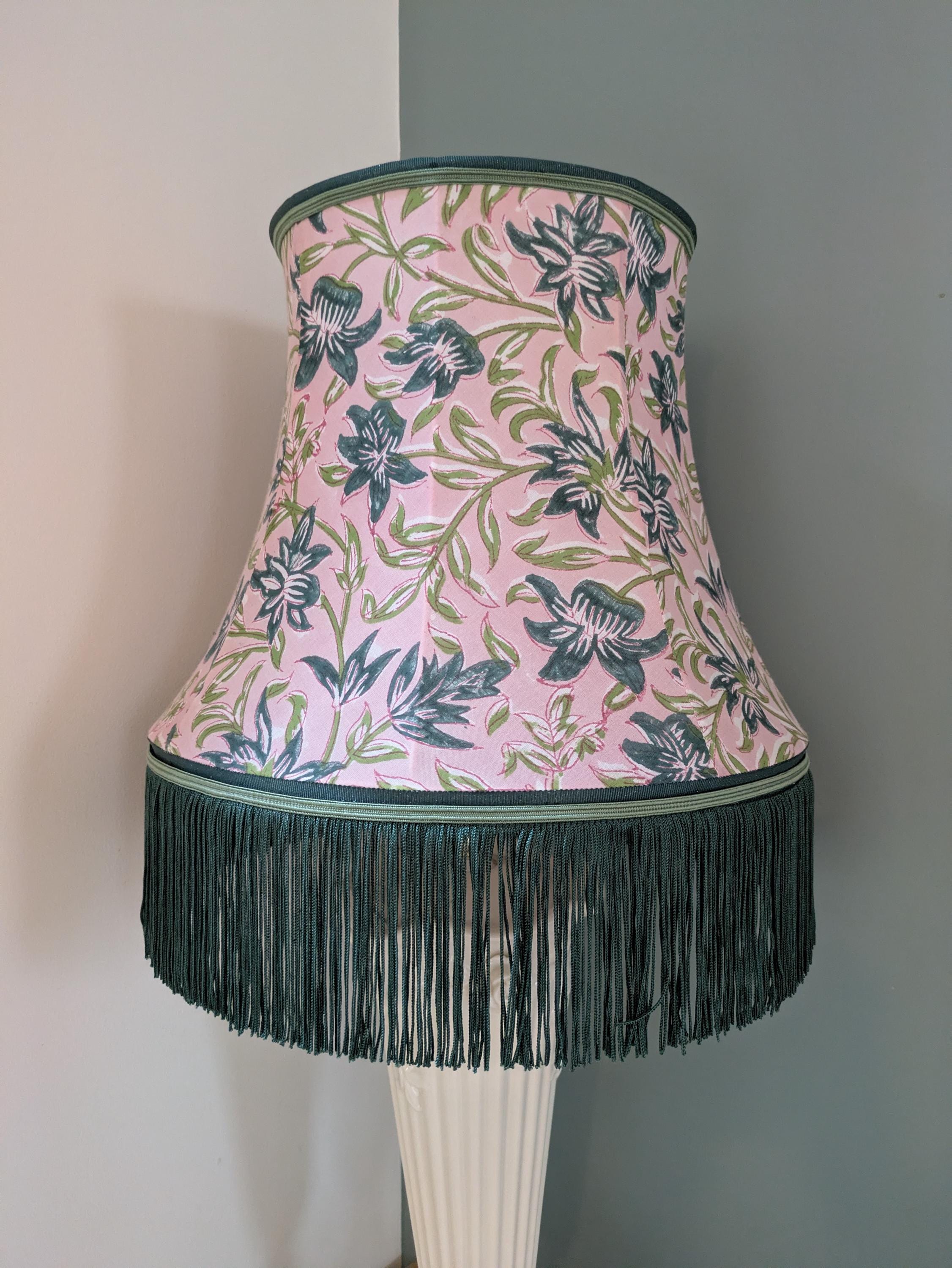 Abat-jour En Soie Doublée Forme Pagode Avec Franges - H36cm ø50cm Rose Pâle