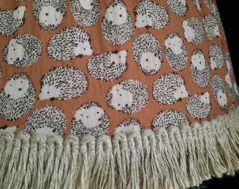 Shade for table lamp in cotton gauze "hedgehogs" and fringes