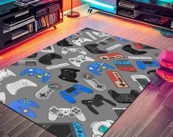 Könnte beinhalten: Ein grauer Teppich mit einem sich wiederholenden Muster aus bunten Videospielcontrollern. Der Teppich ist perfekt für ein Gamer-Zimmer oder ein Spielzimmer.