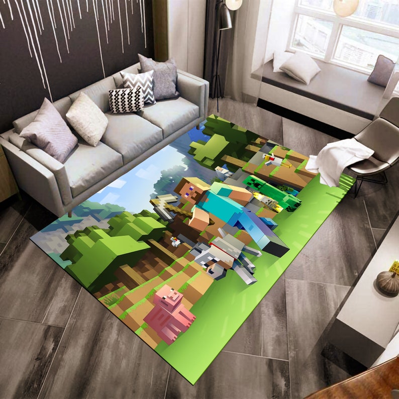 K&ouml;nnte beinhalten: Ein gr&uuml;ner, brauner und blauer Minecraft-Teppich mit einer Figur aus dem Spiel, die eine Spitzhacke h&auml;lt und von anderen Figuren und Bl&ouml;cken umgeben ist.