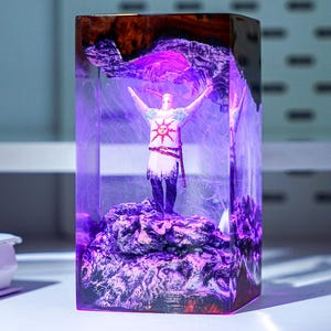 Solaire of Astora Resin Lamp, Praise the Sun Light, Dark Souls Gift, Gamer Decor, Gift for Gamers, Halloween Lamp Gift, Christmas Gift Idea