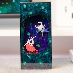 Hollow Knight & Hornet Night light, Hollow Knight SilkSong, Game Diorama Lamp, Gift for Him, Halloween Lamp Decor, Christmas Gift Lamp