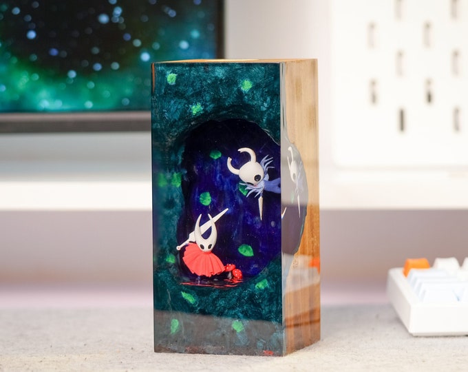 Hol-low Kni.ght Night light, Gaming Resin Lamp, Game Diorama Lamp, Resin Epoxy Lamp, Home Decoration, Gift for Him