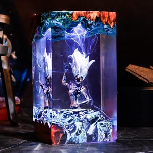 Malerin Clair Obscur: Expedition 33 Resin Lampe, Epoxy Nachtlicht, Maelle, Esquie, Lune, Verso Figur, Weihnachtsgeschenk für den Gamer, GOTY 2025
