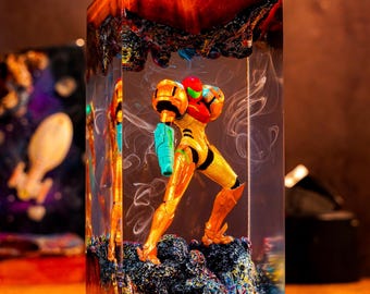 Metroid Samus Aran Resin Lamp, Epoxy Night Light, Game Room Decor, Gift for Gamer