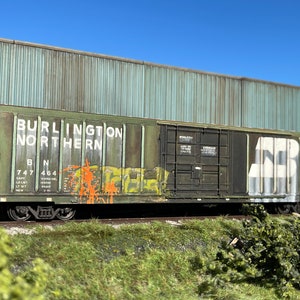 HO Scale Weathered ExactRail Burlington Northern PC&F 62’ Insulated Box Car