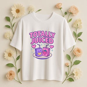 Maglietta grafica carina Totally Juiced – Maglietta divertente kawaii Juice Box – Maglietta unisex oversize con estetica pastello