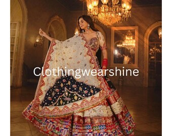 Navaratri Kinjal Dave Special Silk Lehenga Choli & Dupatta en impression numérique avec vrai miroir collé pour Garba Choli par Clothingwearshine