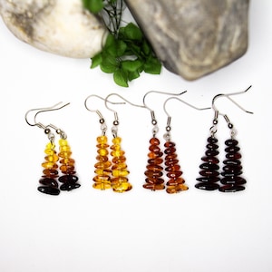 Set of amber earrings.