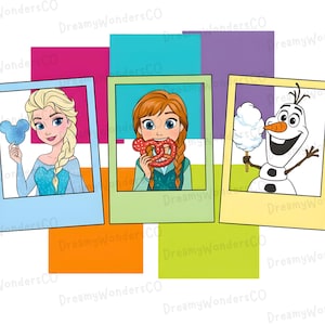 Può includere: Tre immagini di cartoni animati dei personaggi del film Frozen in cornici in stile Polaroid. Elsa tiene in mano un lecca-lecca blu a forma di Mickey Mouse, Anna mangia un pretzel e Olaf tiene lo zucchero filato. Lo sfondo ha quadrati colorati.