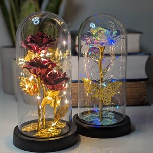 Ewige Rose zum Muttertag / Künstliche Rosen in Glaskuppel mit rotem/weißem LED-Licht / Rose als Geschenk / Die nie verblasst / Muttertagsgeschenk