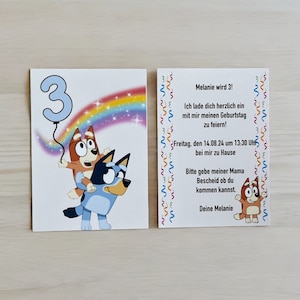 K&ouml;nnte beinhalten: Eine Geburtstagseinladung mit einem Cartoon-Hund, der einen Ballon mit der Nummer 3 h&auml;lt. Die Einladung lautet "Melanie wird 3!" und enth&auml;lt Details zur Geburtstagsfeier, einschlie&szlig;lich Datum, Uhrzeit und Ort.
