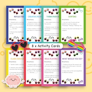 Pu&ograve; includere: Un set di otto schede di attivit&agrave; educative con bordi colorati e istruzioni. Le schede presentano testo e illustrazioni di occhiali da sole e bacche. Il titolo "8 x Activity Cards" &egrave; ben visibile.