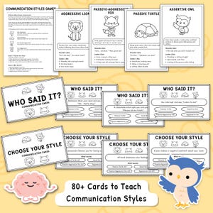 Può includere: Un insieme di carte e giochi educativi progettati per insegnare gli stili di comunicazione. Le carte presentano illustrazioni di animali che rappresentano diversi approcci comunicativi. Il testo include frasi e scenari.