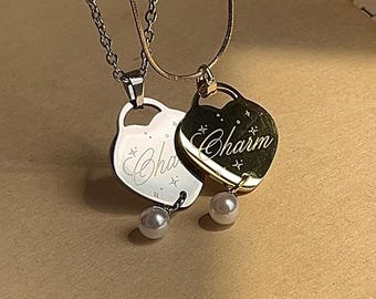 Charms | Naszyjnik w kształcie serca z perłą – inspirowany Clairo – autorstwa Rosy Lia