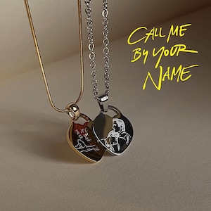 Appelez-moi par votre nom - Collier inspiré - Gravure dos à dos - Pendentif coeur | par Rosa Lia