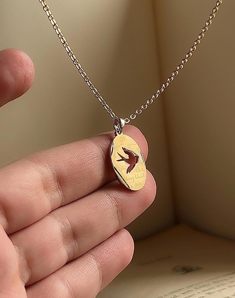 Collier gravé Birds of A Feather : pendentif Billie en acier inoxydable inspiré image 2