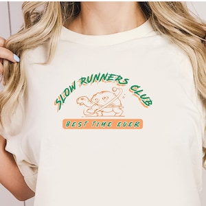Slow Runners Club, Slow Runner Shirt, Slow Runner Gift, Funny Running TShirt, Marathon T-Shirt, Running Gift, Vintage Retro Shirt, Retro Run