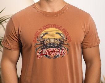 Wordt gemakkelijk afgeleid door krabbenshirt - Comfort Colors Crab Lover-T-shirt