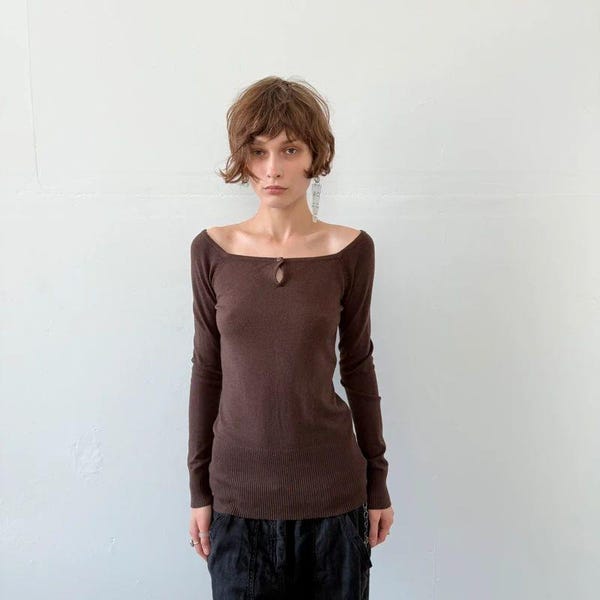 Pulls vintage italiens en laine et cachemire marron à épaules dénudées