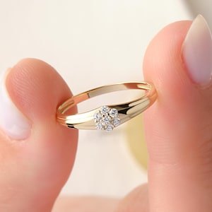 Flower Cluster Diamond Ring - Solid Gold Dainty Floral Ring - Delicate CZ Diamond Flower Ring -Comfortable Fit Daily Wear -Mother&#39;s Day Gift