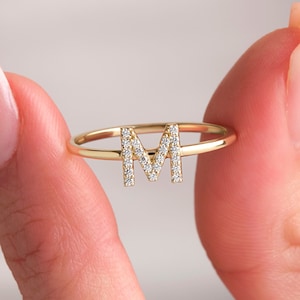Anel de ouro 14K com inicial de diamante, anel de letra de ouro maciço, anel de diamante com inicial, presente personalizado, anel feminino minimalista, joia para ela