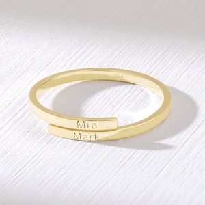 Anillo con nombre personalizado en oro de 14 quilates, anillo envolvente apilable delicado con grabado personalizado en oro macizo de 18 quilates, regalo con nombre personalizado para esposa y mamá.