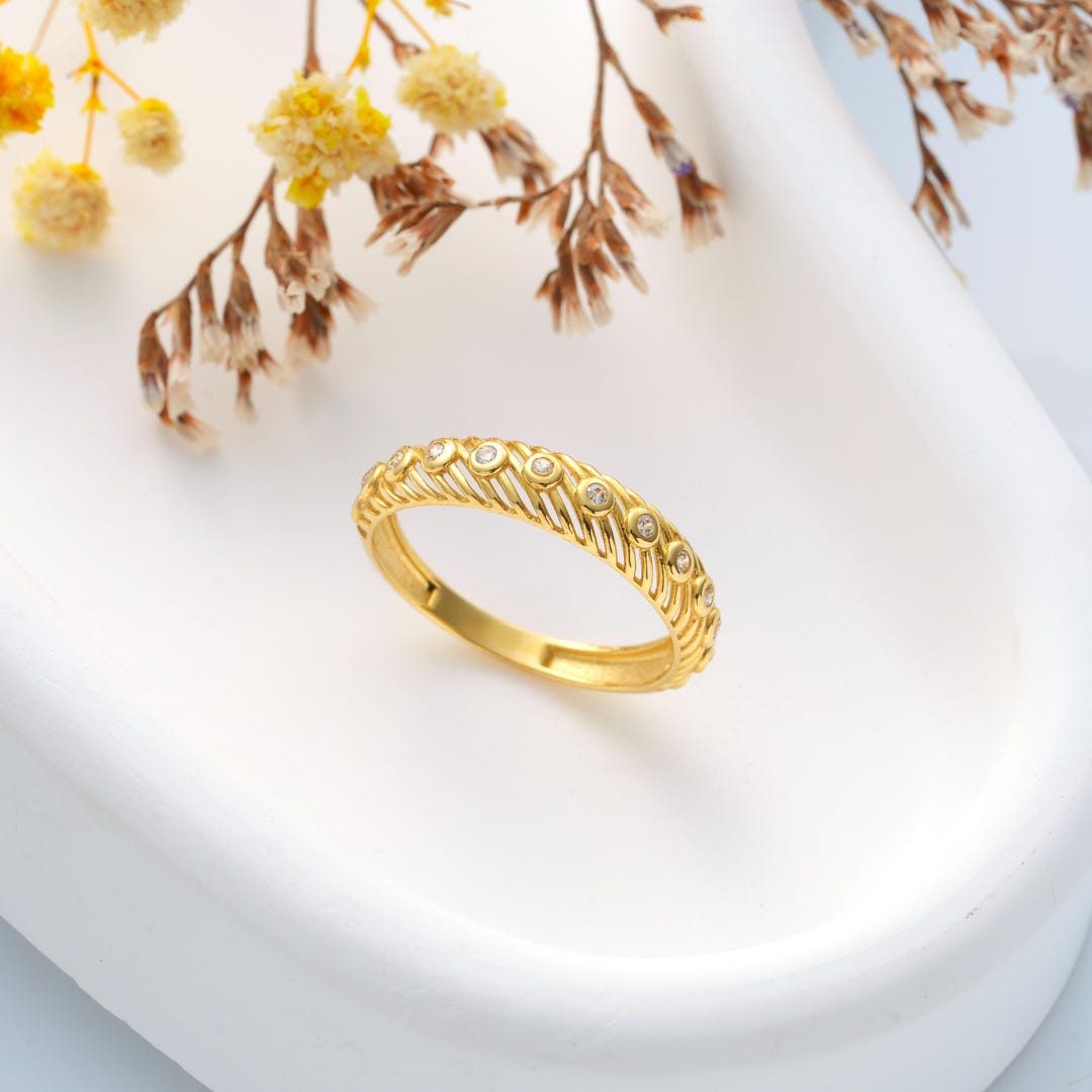14K Gold Diagonal Striped Pattern Ring – Ribbed Bezel Set CZ Diamond ...