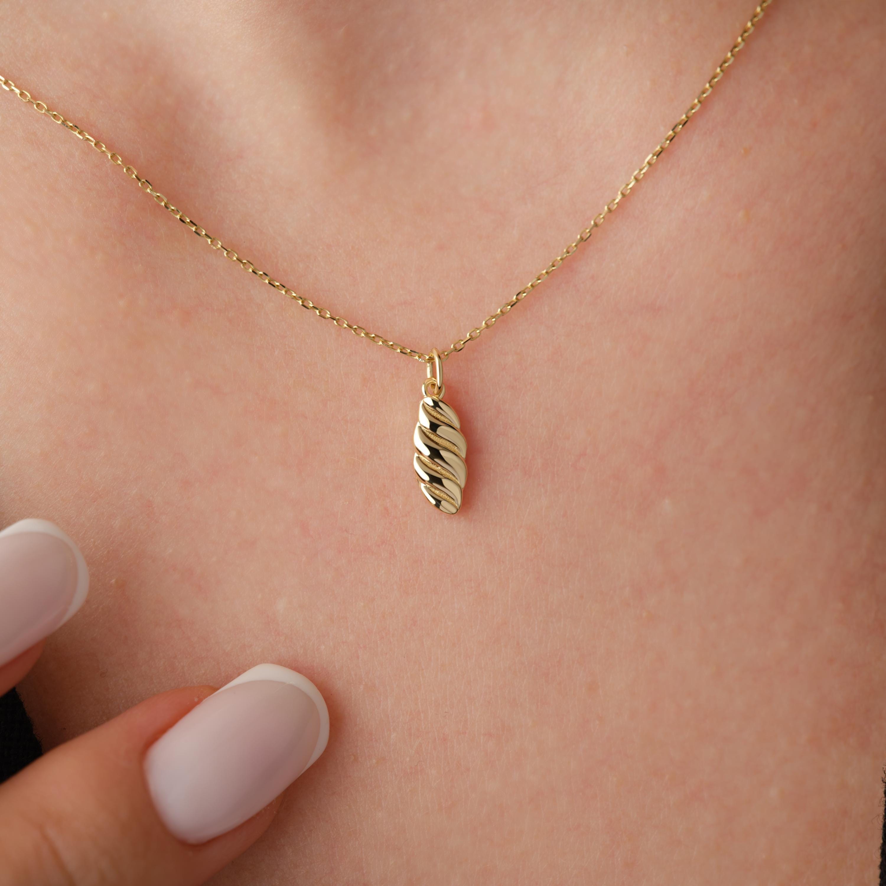 パリジェンヌ風可愛いCroissant Necklaceクロワッサンネックレス Amazon.com: SIXAOAZZ Croissant Necklace, Sheep Horn Bread