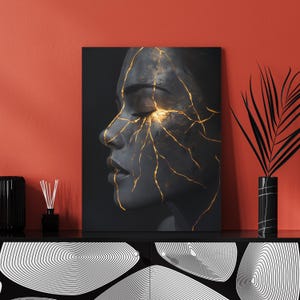 Vrouwenportret in Kintsugi-stijl, abstracte kunstprint, zen noir canvas muurkunst, minimalistisch zwart en goud hedendaags decor, gedurfde moderne kunst