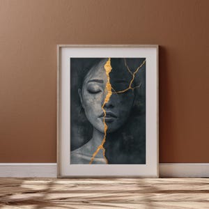K&ouml;nnte beinhalten: Ein Gem&auml;lde eines Frauen Gesichts mit einem Riss, der durch die Mitte verl&auml;uft. Der Riss ist mit goldener Farbe gef&uuml;llt, was einen dramatischen Effekt erzeugt. Die Augen der Frau sind geschlossen und ihr Ausdruck ist ruhig.